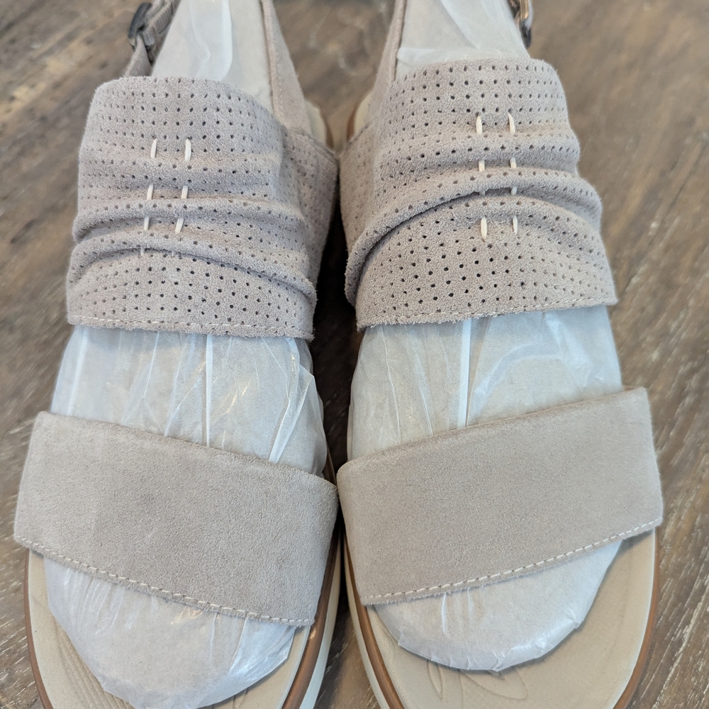 BareTraps Tan Sandals with Sporty Design